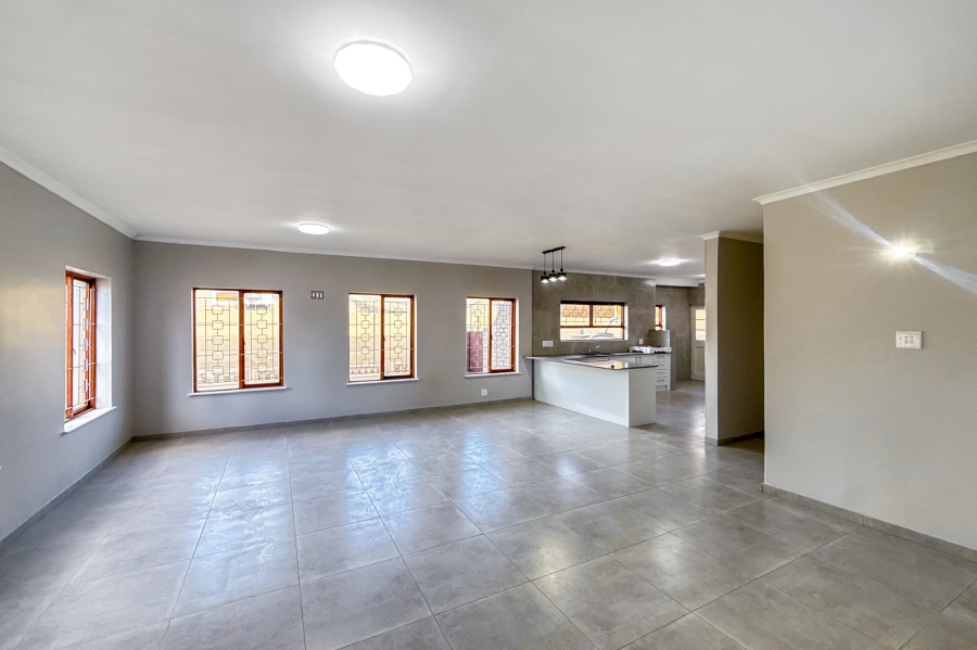 5 Bedroom Property for Sale in Monte Vista Western Cape
